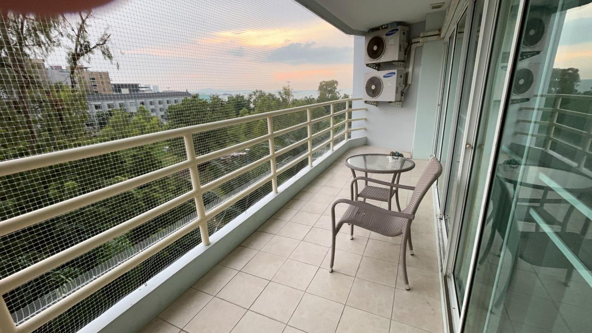 View Talay 6 Pattaya Beach By Anatolia Condo Suite Exteriör bild