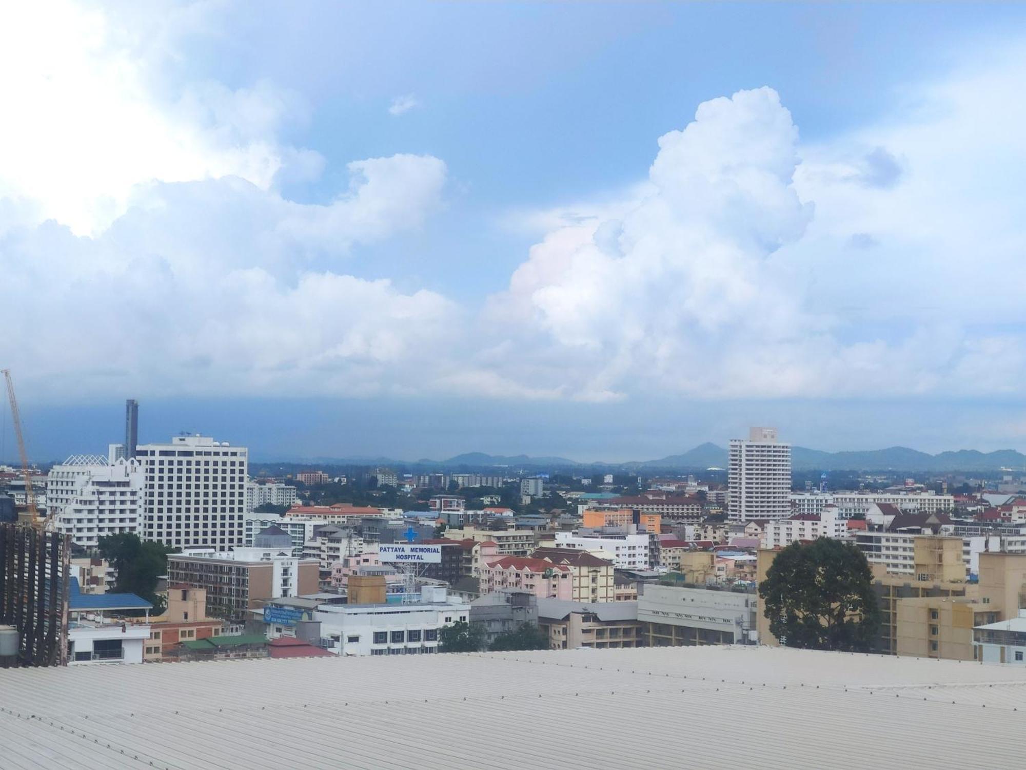View Talay 6 Pattaya Beach By Anatolia Condo Suite Exteriör bild