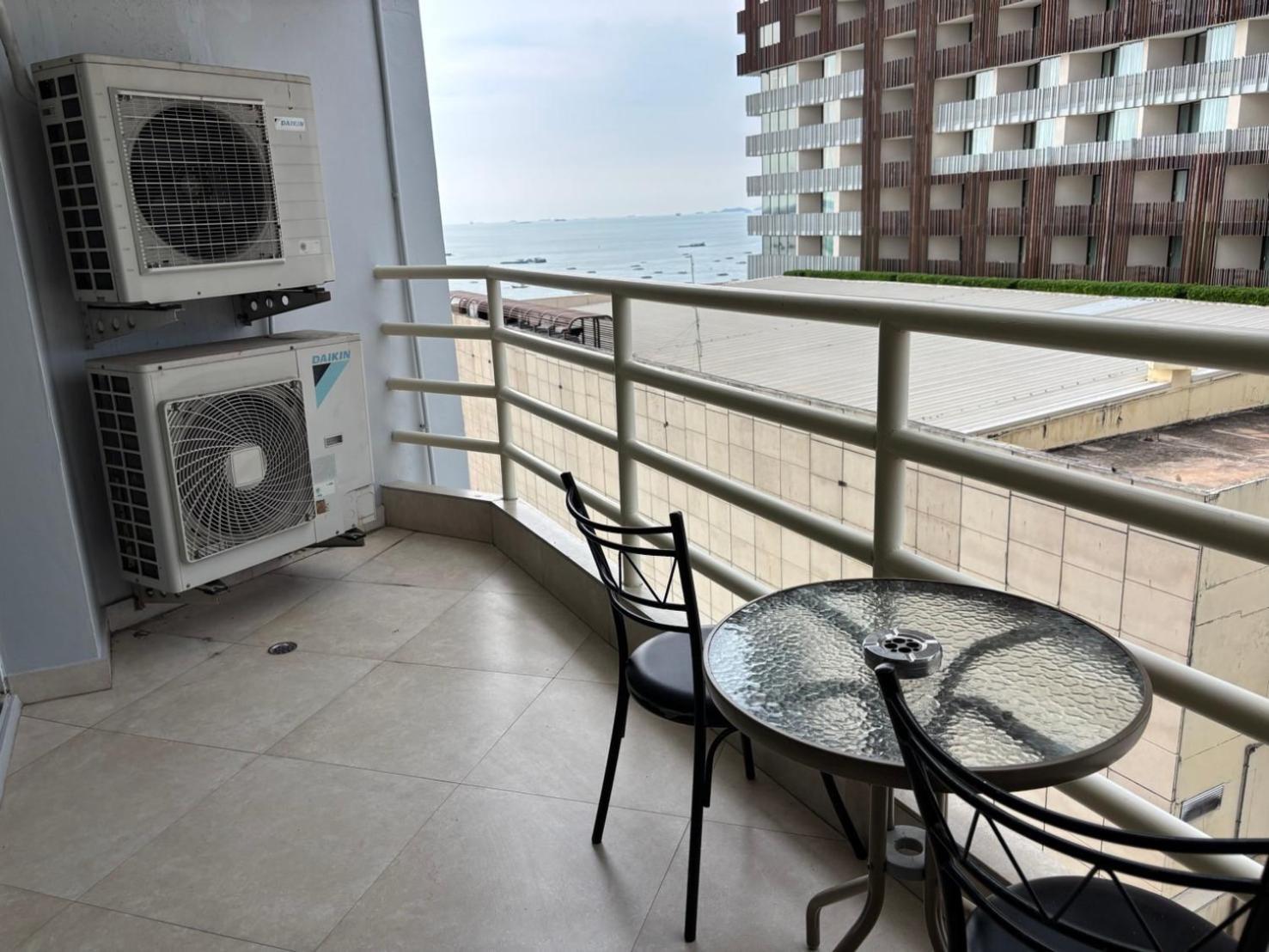 View Talay 6 Pattaya Beach By Anatolia Condo Suite Exteriör bild