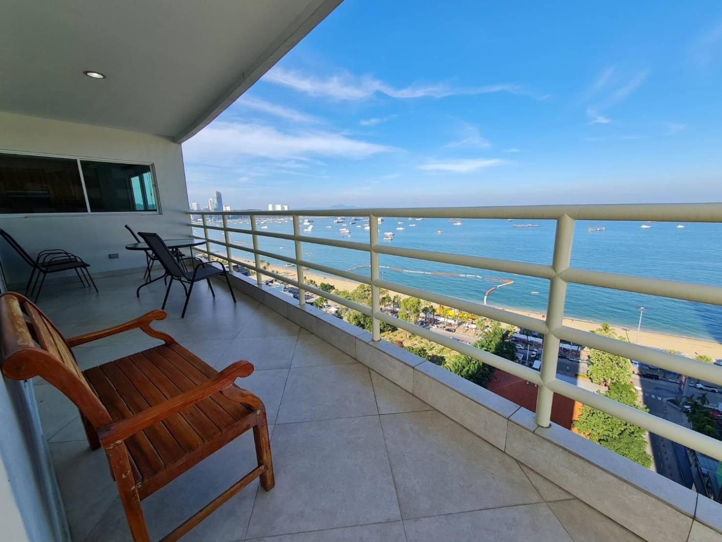 View Talay 6 Pattaya Beach By Anatolia Condo Suite Exteriör bild
