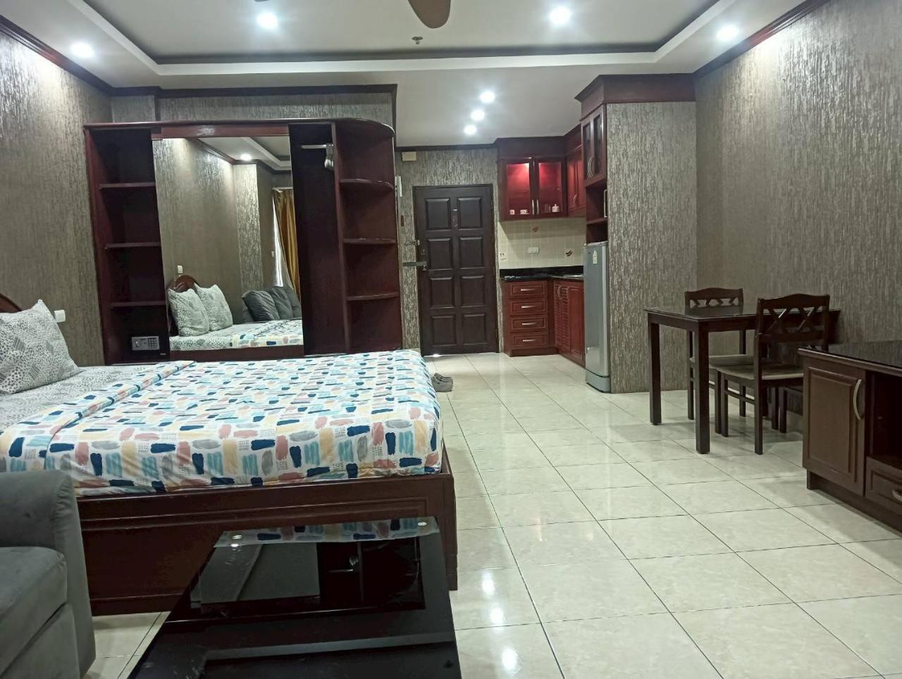 View Talay 6 Pattaya Beach By Anatolia Condo Suite Exteriör bild
