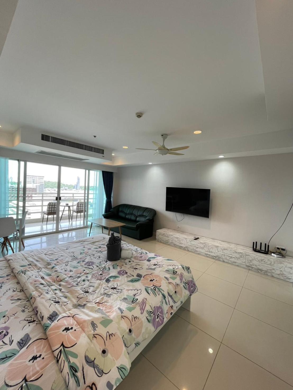 View Talay 6 Pattaya Beach By Anatolia Condo Suite Exteriör bild